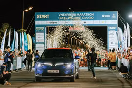 Khoảnh khắc đáng nhớ của xe điện VinFast tại giải chạy VnExpress Marathon Green Paradise Cần Giờ 2026