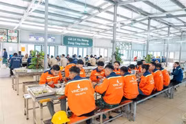 Chiến lược đằng sau kế hoạch tuyển dụng 100.000 công nhân cơ hữu của VinCons