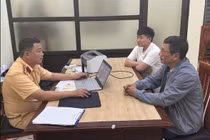 Bố giao xe cứu thương cho con chưa có bằng, cả hai bị phạt tới 50 triệu đồng