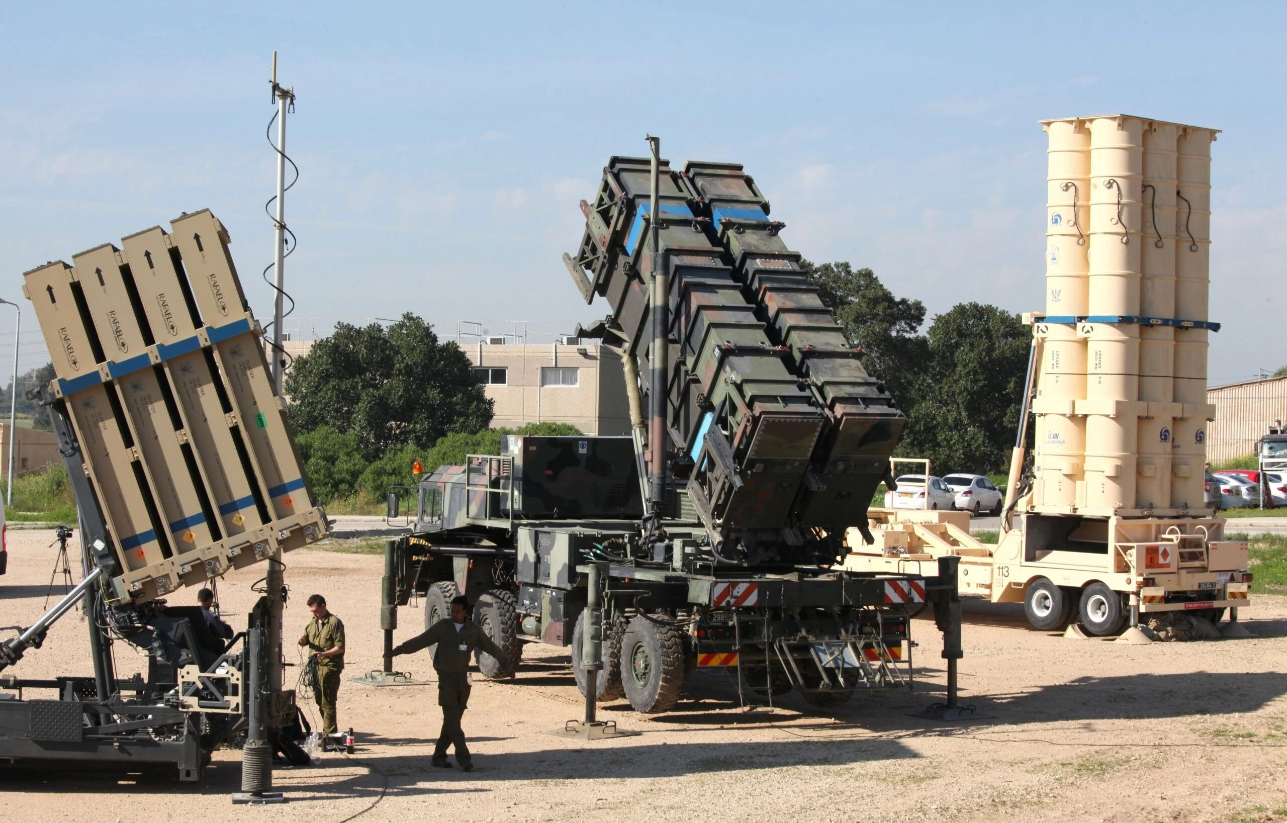 Phòng không bị phá vỡ, Israel gồng mình chống các đợt tên lửa của Iran