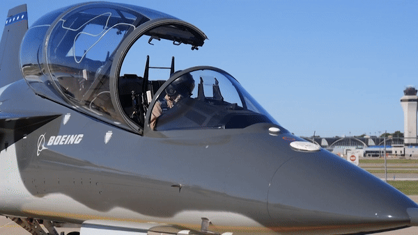 Công việc thử nghiệm T-7A Red Hawk ban đầu được tiến hành tại cơ sở St. Louis, Missouri của Boeing.