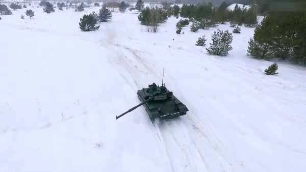 Giới phân tích cũng cho biết T-64BV Mod 2017 được trang bị hệ thống điều khiển hỏa lực mới 1A45 Irtysh. giúp xe có thể khai hỏa chính xác hơn.