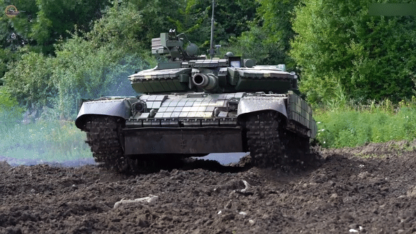 Được biết, xe tăng T-64BV Mod 2017 là biến thể mới nhất được Ukraine phát triển từ dòng xe tăng huyền thoại T-64 của Liên Xô.