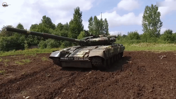 Vũ khí chính của T-64BV Mod 2017 vẫn là khẩu pháo nòng trơn 2A46M-1 125 mm.