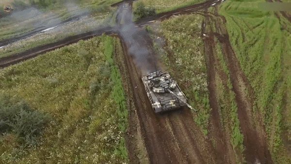 Ukraine có hai biến thể T-64BV, biến thể thứ nhất ra đời vào năm 1985, do Liên Xô nâng cấp từ những chiếc T-64B. Biến thể T-64BV thứ hai mới được Ukraine ra mắt năm 2017 hay còn được biết đến với định danh T-64BV Mod 2017.