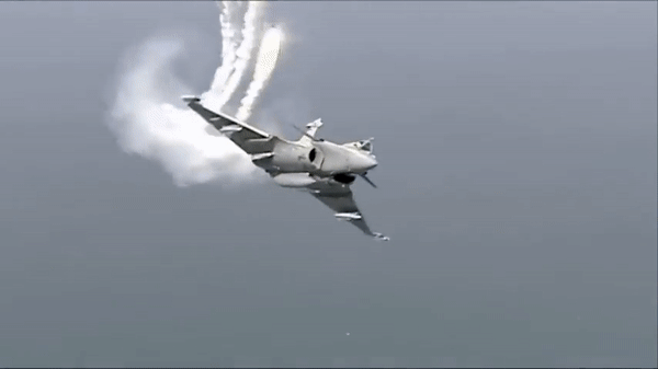 Điều này có nghĩa là Super Rafale có khả năng tương tác với F-35 từ các lực lượng đồng minh, khiến nó trở thành ứng cử viên mạnh mẽ cho các quốc gia đang tìm kiếm một giải pháp chiến đấu linh hoạt và thích ứng.