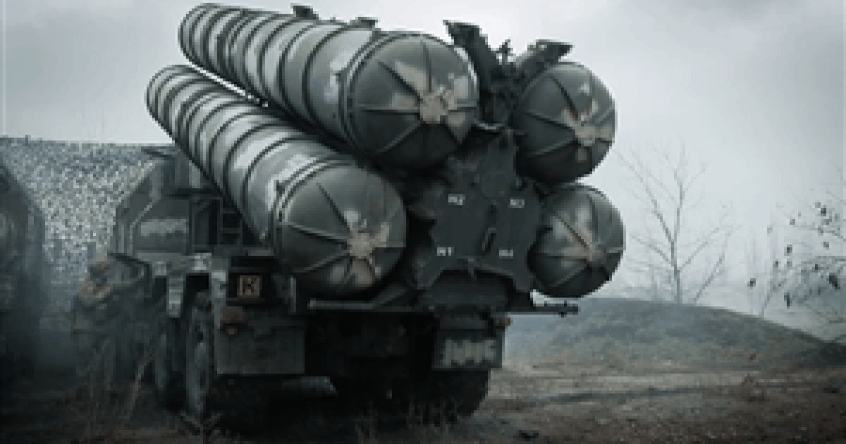 Một điểm yếu đáng chú ý khác là nếu S-300 Ukraine chiến đấu độc lập và không được bảo vệ bởi các hệ thống phòng không khác, thì hệ thống tên lửa này có thể sẽ nhanh chóng bị các loại tên lửa hành trình tầm thấp của Nga vô hiệu hóa.