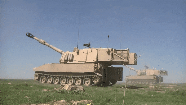 M777 được chế tạo để sử dụng hệ thống điều khiển hỏa lực kỹ thuật số tương tự lựu pháo tự hành M109A6 Palladin để dẫn hướng, chỉ điểm và tự định vị. Điện được cung cấp bởi một động cơ hybrid điện-quay mới và độc đáo do tập đoàn Liquid Piston thiết kế và chế tạo.