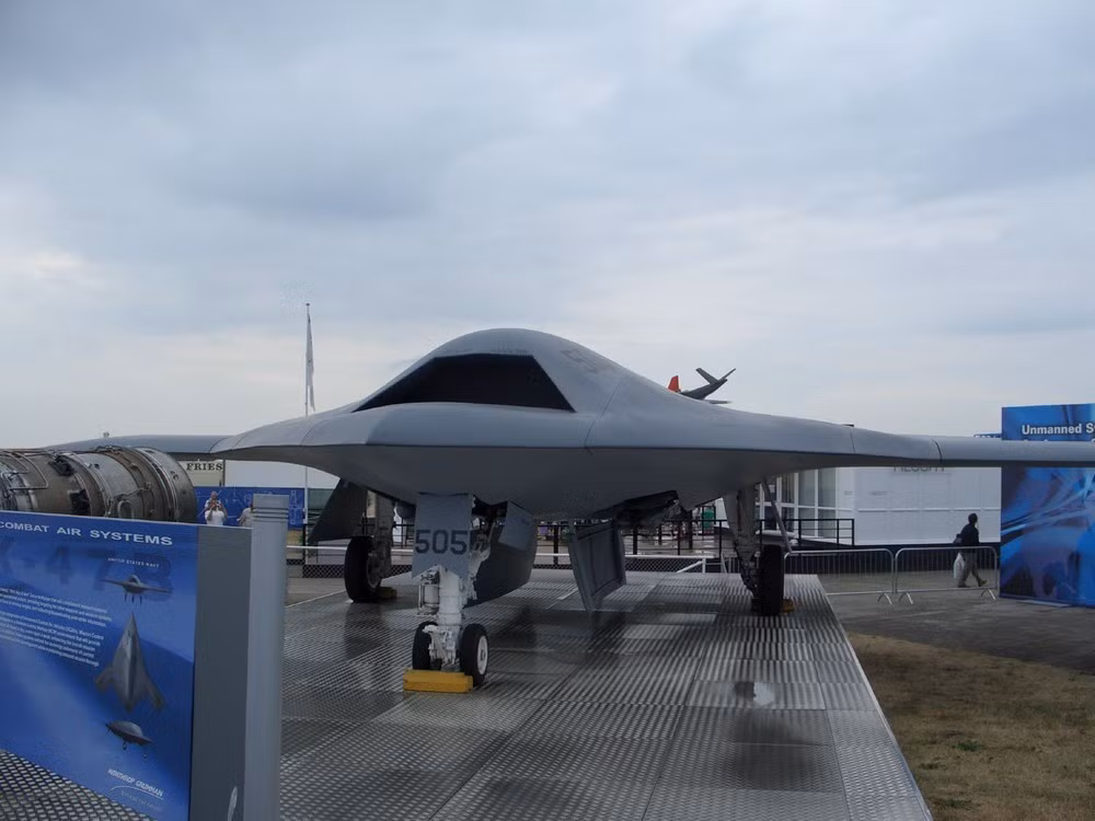 Tuy vậy, vẫn còn nhiều dấu hỏi xoay quanh UAV mới tại Malan. Liệu đây là nguyên mẫu để thử nghiệm khí động học, một biến thể đã sẵn sàng bay, hay chỉ là mô hình đánh lừa tình báo đối phương? Dù khả năng cuối cùng không loại trừ, song đa số chuyên gia cho rằng thiết kế này thực sự phản ánh bước tiến mới của Trung Quốc trong công nghệ UAV.