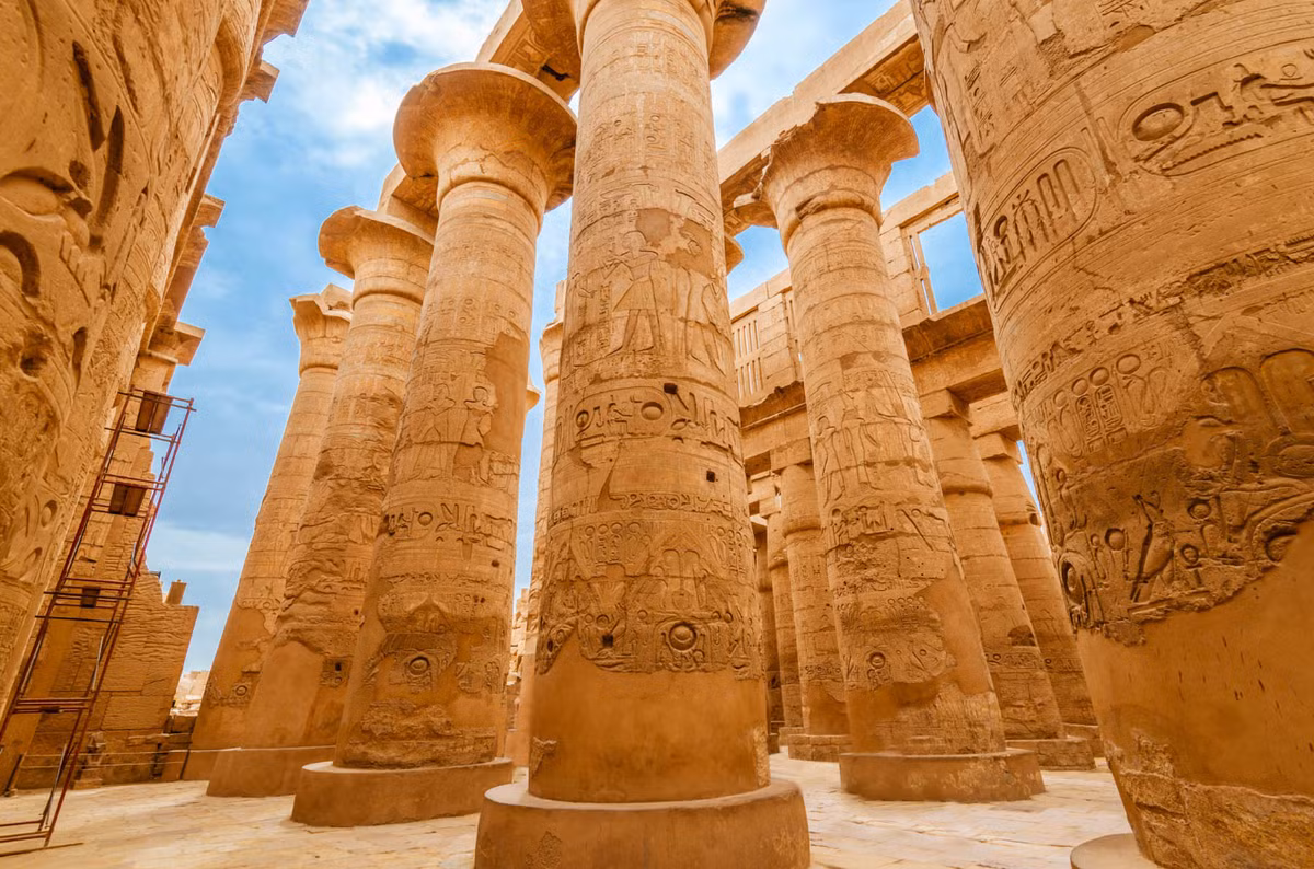 Trong một khám phá đáng kinh ngạc tại Luxor, Ai Cập, một nhóm khảo cổ Ai Cập-Trung Quốc đã phát hiện ra một hồ thiêng cổ đại bên trong quần thể đền Karnak lịch sử. Ảnh: @Bộ Du lịch và Cổ vật Ai Cập.