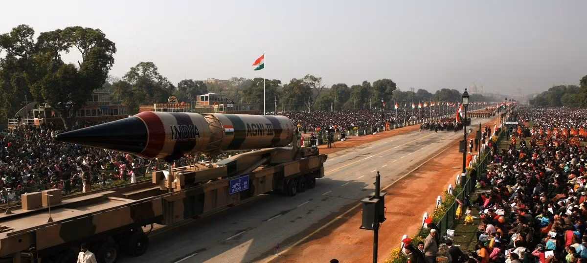 Trong bối cảnh đó, Agni-5 nổi bật như công cụ răn đe chiến lược, giúp Ấn Độ củng cố phòng thủ và ngăn chặn xung đột toàn diện. Đồng thời, nó gửi thông điệp rõ ràng rằng New Delhi là trụ cột an ninh đáng tin cậy ở Ấn Độ Dương Thái Bình Dương, qua đó nâng cao vị thế chiến lược quốc tế.