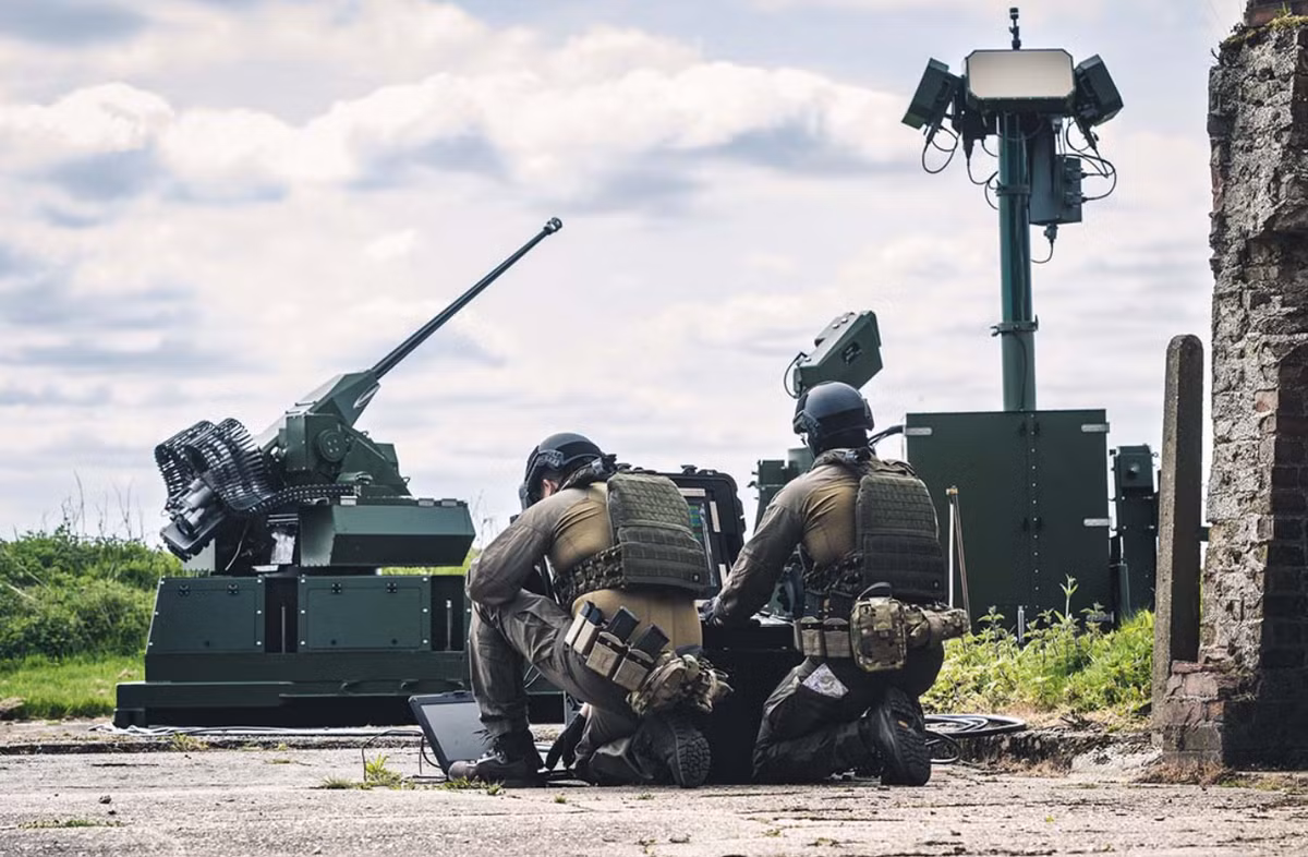 Có thể thấy, Terrahawk Paladin đang gia nhập vào hàng ngũ ngày càng tăng các hệ thống chống máy bay không người lái tầm ngắn và phòng không được cung cấp cho Ukraine để đối phó với mối đe dọa ngày càng gia tăng từ máy bay không người lái của Nga, bao gồm Shahed, Lancet và các nền tảng UAV trinh sát cỡ nhỏ. Ảnh: @militarnyi.