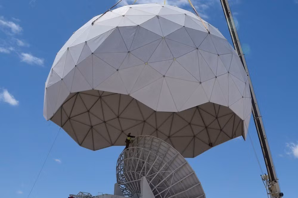 Hơn thế nữa, việc mất radar tại đây còn ảnh hưởng đến khả năng kiểm soát không phận Biển Đen và bờ biển phía tây của Nga, bao gồm Sochi - nơi gần đây cũng trở thành mục tiêu của UAV Ukraine. Điều này cho thấy chiến dịch có thể tác động trực tiếp đến an ninh vùng duyên hải Nga.