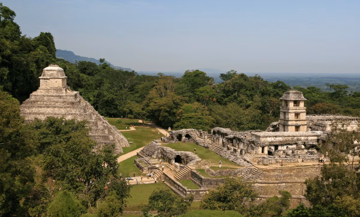 Địa điểm khu phức hợp này được người dân địa phương gọi là Piedra Letra và nó nằm trên một ngọn đồi gần cộng đồng Huehuetónoc thuộc đô thị Tlacoachistlahuaca trên Costa Chica. Ảnh: @Viện Nhân chủng học và Lịch sử Quốc gia Mexico.