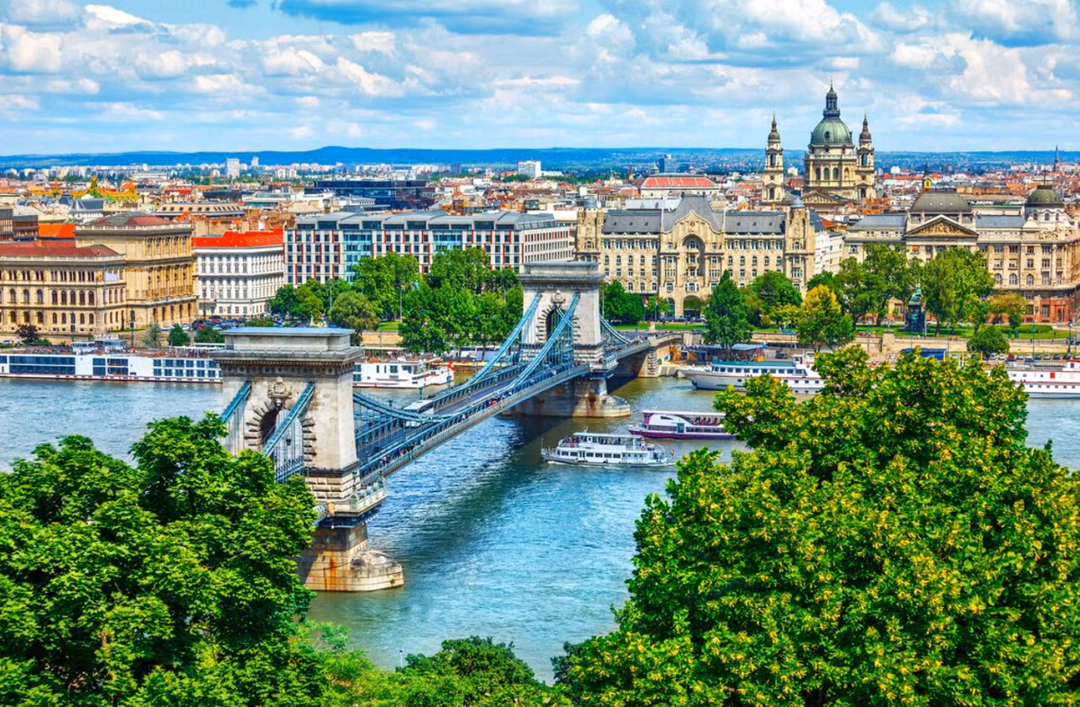 Khi tiến hành khai quật tại quận Óbuda, của thành phố cổ Aquincum thuộc Budapest của Hungary, các chuyên gia đến từ Bảo tàng Lịch sử Budapest bất ngờ tìm thấy quần thể di tích chôn cất cổ xưa phi thường. Ảnh: @Bảo tàng Lịch sử Budapest.