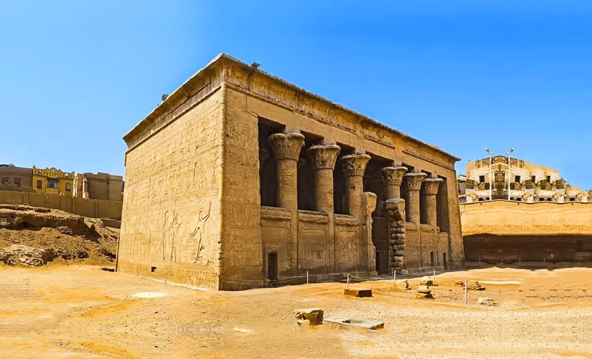Trong quá trình trùng tu Đền Esna ở Luxor, Ai Cập, các nhà khảo cổ học Ai Cập-Đức bất ngờ phát hiện ra nhiều quần thể di tích độc lạ. Ảnh: @Ahram Online.