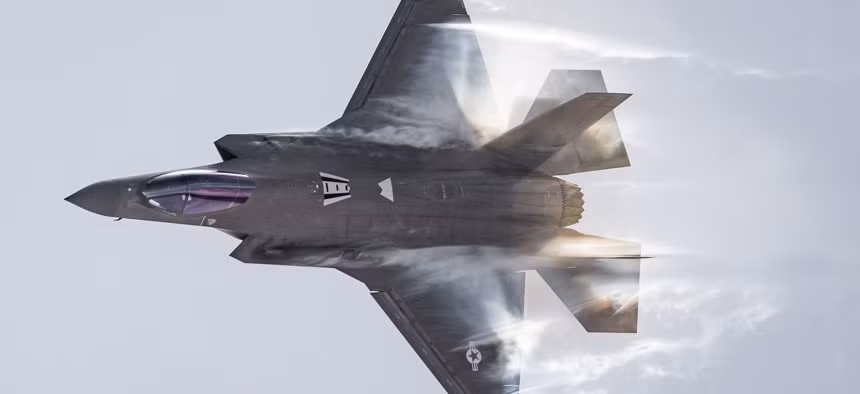 Ngoài ra, F-35, mặc dù thành công trong việc tránh tên lửa, nhưng có thể cần phải cập nhật các biện pháp đối phó để giải quyết các mối đe dọa đang phát triển như tên lửa Saqr. Ảnh: @ Defense One.
