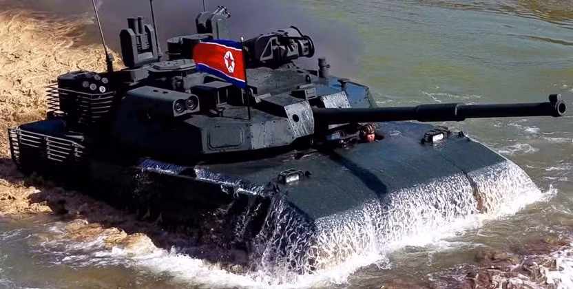 Theo KCNA, xe tăng này được đánh giá cao về hỏa lực, khả năng cơ động và mức độ bảo vệ giáp, đồng thời được trang bị hệ thống phòng vệ chủ động có thể đánh chặn các mối đe dọa chống tăng.