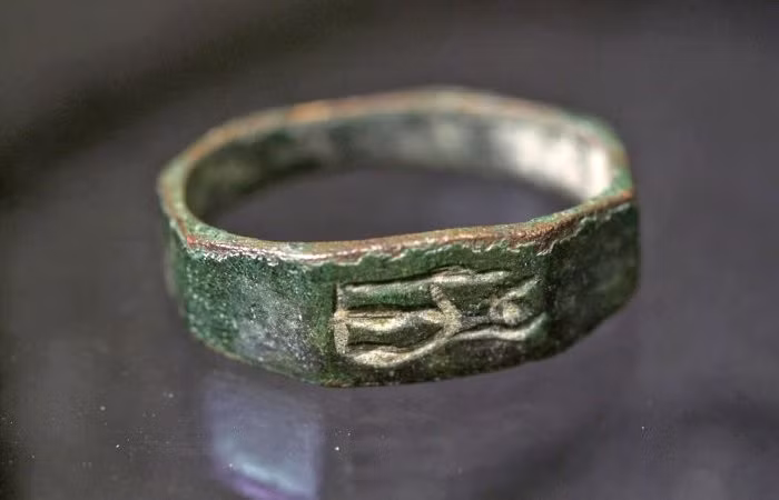 Được biết, Minerva là một vị thần nổi bật trong thần thoại La Mã, nắm giữ nhiều vai trò quan trọng. Bà chủ yếu được công nhận là nữ thần của trí tuệ, công lý, luật pháp và chiến thắng. Ngoài ra, bà còn là người bảo trợ cho nghệ thuật, thương mại và chiến lược La Mã. Ảnh: @Cơ quan Cổ vật Israel.