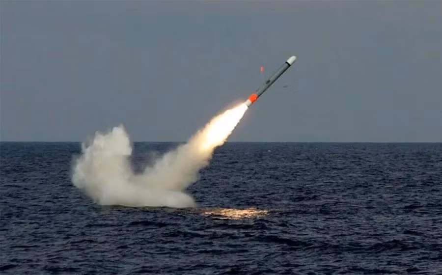 Dù vậy, việc Washington cân nhắc cung cấp Tomahawk cũng đủ để gửi tín hiệu: chính sách với Ukraine đang biến chuyển theo từng nhịp chiến trường. Trước đây, Nhà Trắng từng dè dặt với vũ khí tầm xa, nay lại cho thấy sự sẵn sàng vượt qua những giới hạn.