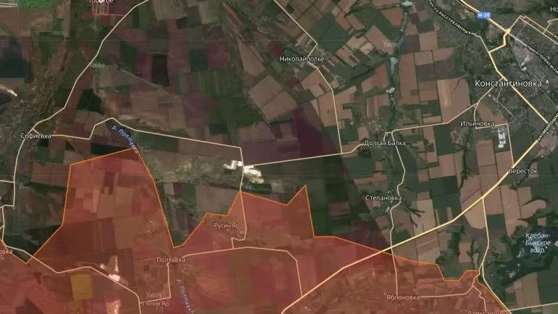 Trong khi đó, ở hướng Kramatorsk, tình thế càng thêm bất ổn, khi các đơn vị Ukraine được cho là đã rút khỏi phòng tuyến tại Sofiyivka. Nga lập tức tiến vào, củng cố trận địa, biến nơi này thành bàn đạp chiến thuật. Nhiều chuyên gia cảnh báo Sofiyivka chính là cánh cửa mở về Druzhkovka - điểm có thể xoay chuyển cục diện toàn vùng.