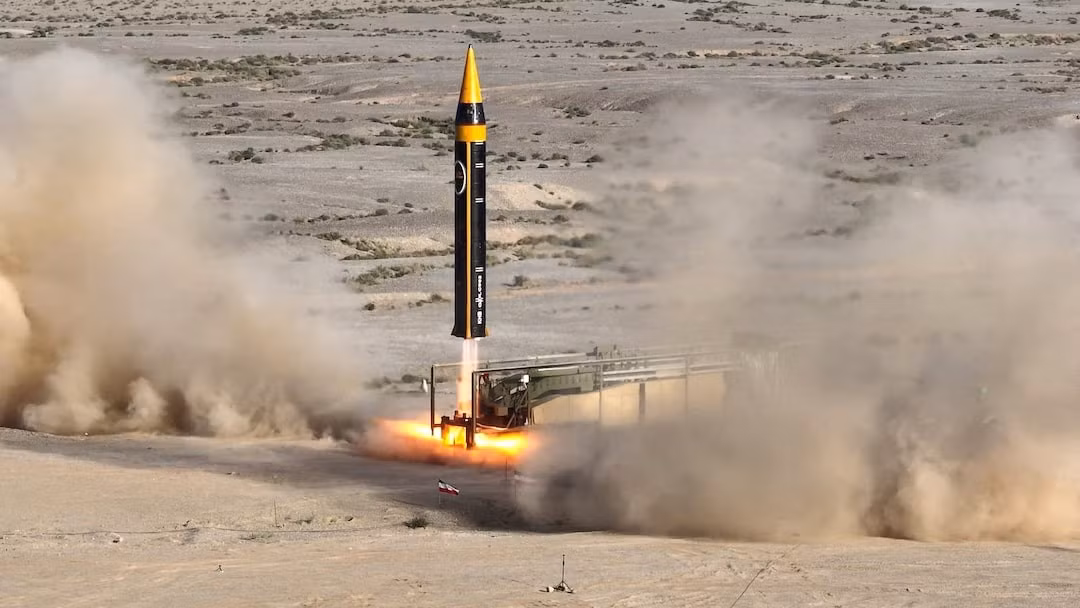 Lực lượng Vệ binh Cách mạng Hồi giáo Iran đã thực hiện vụ phóng tên lửa đạn đạo hai tầng với tầm bay rất xa, hướng tới khu vực căn cứ quân sự Mỹ-Anh trên đảo Diego Garcia.