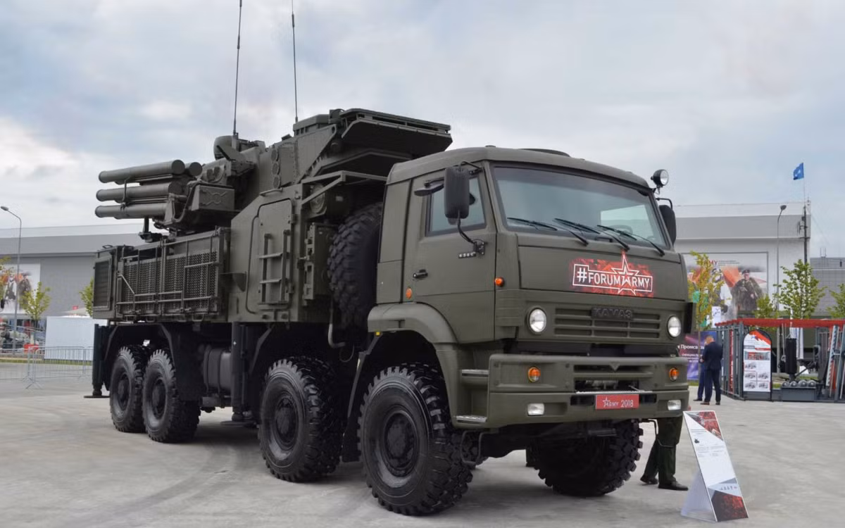 Trước khi hệ thống Pantsir-S1 mới của Nga có mặt tại Triều Tiên, thì Triều Tiên đã có bước tiến đáng kể trong khả năng phòng không của mình, cho đến nay chủ yếu vận hành các hệ thống S-75 và S-125M lỗi thời— cũng là các nền tảng đã được đưa vào sử dụng trong hơn nửa thế kỷ qua. Ảnh: @ Missile Threat - CSIS.