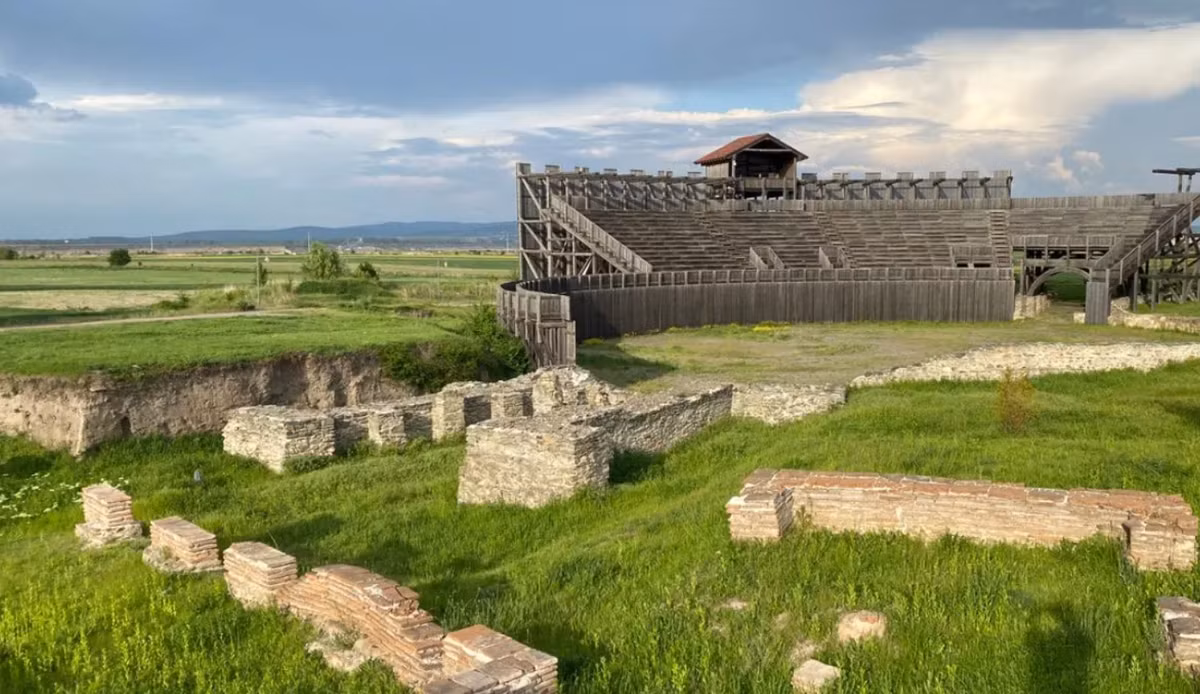 Tại khu di chỉ khảo cổ Viminacium ở Serbia, cách Belgrade khoảng 96 km về phía đông, các chuyên gia đến từ Viện Khảo cổ học Belgrade bất ngờ tìm thấy quần thể di tích cổ xưa kỳ lạ, bí ẩn. Ảnh: @Viện Khảo cổ học Belgrade.
