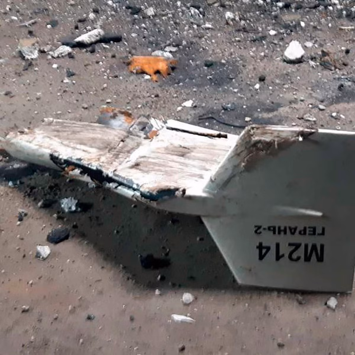 Với năng lực sản xuất UAV Shahed khổng lồ và nguồn dự trữ PTM-3 dồi dào, Nga hoàn toàn có thể biến chiến thuật này thành mối đe dọa thường trực đối với mạng lưới hậu cần Ukraine. Nếu được triển khai quy mô lớn, mìn rải từ UAV có thể xuất hiện ở bất cứ đâu trong lãnh thổ Ukraine, gia tăng áp lực chiến thuật, cản trở vận tải và đe dọa an toàn dân thường.