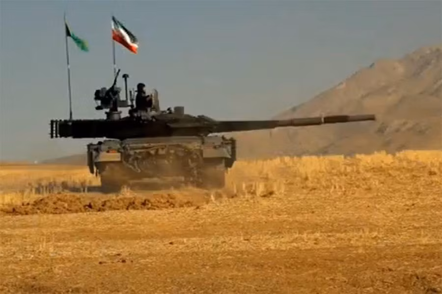 Dù phần lớn xe tăng Iran có nguồn gốc từ Liên Xô như T-72, số lượng lớn vẫn tạo áp lực đáng kể, đặc biệt khi kết hợp với địa hình phòng thủ thuận lợi.