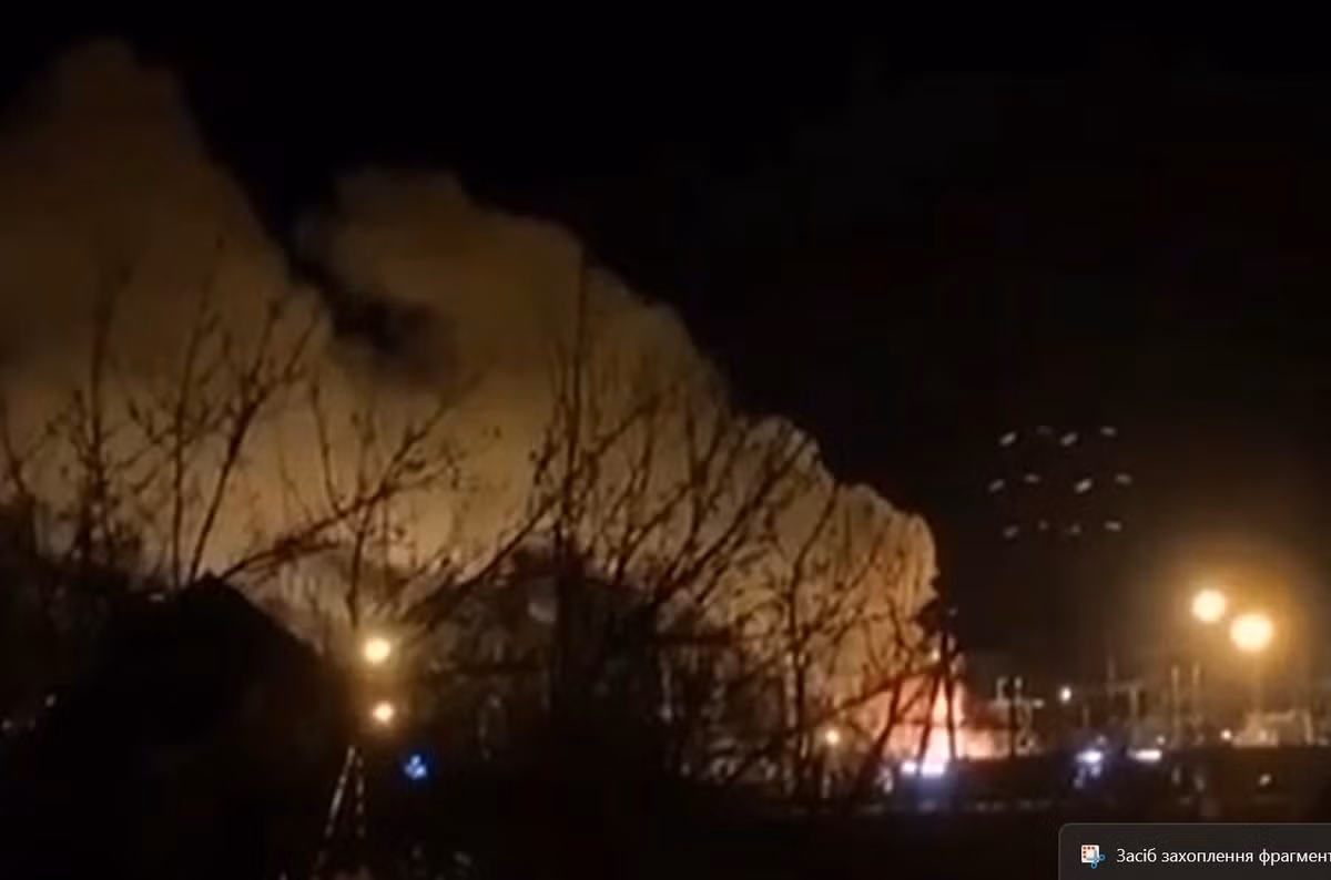 Tiếp nối đó, từ 01:30 đến 02:10, làn sóng UAV và Iskander mở rộng sang Zlatopol (Kharkiv), Novi Petrivtsi và khu vực ven Zaporizhzhia. Việc Nga đồng thời triển khai UAV Geran cùng tên lửa đạn đạo cho thấy ý đồ xuyên phá phòng không tầng thấp và tầng trung, tạo sức ép kép lên mạng radar Ukraine.