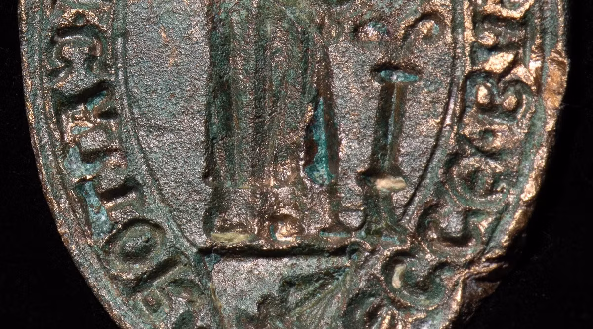 Bao quanh hình ảnh trên các cạnh của con dấu này là dòng chữ ECCE(LESIA).BASILIEN(SIS) + S(IGILLVM) RVDOLFI.CANTORI, nghĩa là Nhà thờ chính tòa Basel, con dấu của Rudolph Cantor. Ảnh: @Bảo tàng Quốc gia Thụy Sĩ.
