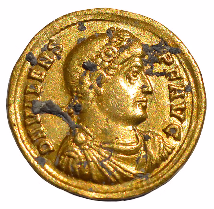 Chúng được đúc bởi các hoàng đế Valens (năm 364-378 Sau Công Nguyên), Magnus Maximus (năm 383-388 Sau Công Nguyên) và Arcadius (năm 383-408 Sau Công Nguyên). Ảnh: @Đại học Verona.