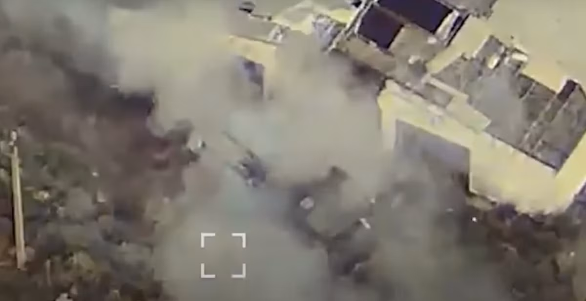 Tiếp theo là một đám cháy bùng lên dữ dội. Ảnh: @Tiểu đoàn tinh nhuệ “Raid”.