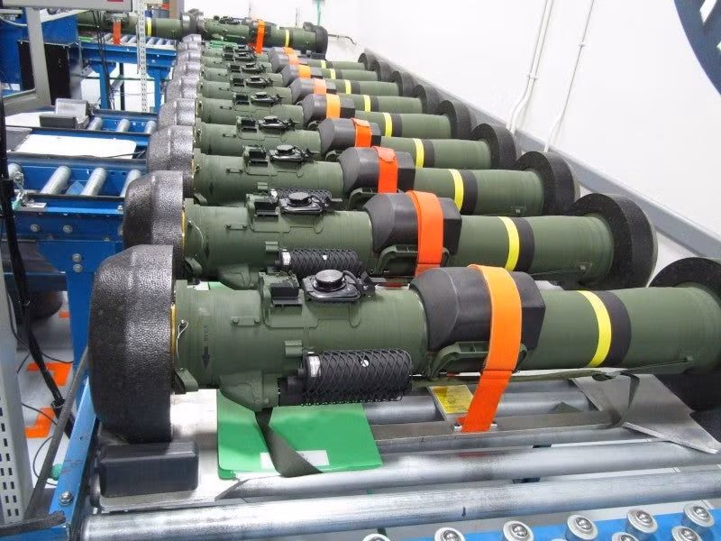 Việc mở rộng sản xuất Javelin phản ánh nhu cầu ngày càng lớn từ cả lực lượng Mỹ lẫn các đồng minh. Liên doanh JJV trong năm nay đã đầu tư vào dây chuyền sản xuất, đưa vào sử dụng các công cụ và thiết bị thử nghiệm mới, nhằm đáp ứng tốc độ giao hàng cao hơn và duy trì độ tin cậy vốn có của hệ thống.