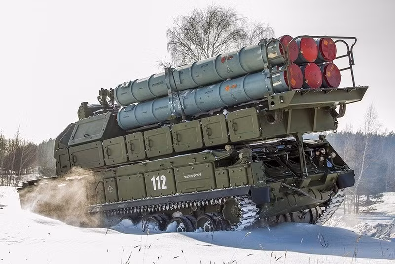Về mặt chiến lược, đây là đòn đánh mở đường cho UAV và tên lửa hành trình Ukraine xuyên sâu vào bán đảo Crimea, nơi Nga tập trung hậu cần và cơ sở chỉ huy. Mỗi radar bị loại bỏ tạo ra “cửa sổ” tạm thời trong phòng không - đủ để các đòn đánh kế tiếp luồn qua.