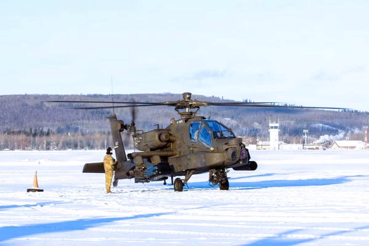 us-army-enhances-arctic-warfare-capabilities-of-ah-64e-apache-attack-helicopters-in-alaska-fb42e307.jpg