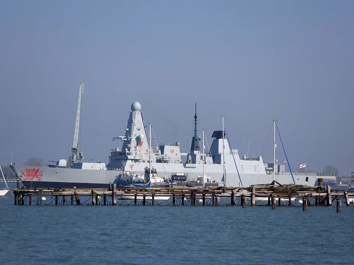 HMS Duncan thuộc lớp khu trục Type 45 - dòng tàu chiến được thiết kế gần như chuyên biệt cho nhiệm vụ phòng không. Không giống nhiều tàu khu trục hiện đại khác, Type 45 gần như không có khả năng tấn công bằng tên lửa hành trình và cũng thiếu các năng lực tấn công đáng kể đối với mục tiêu mặt đất hoặc tàu chiến đối phương.