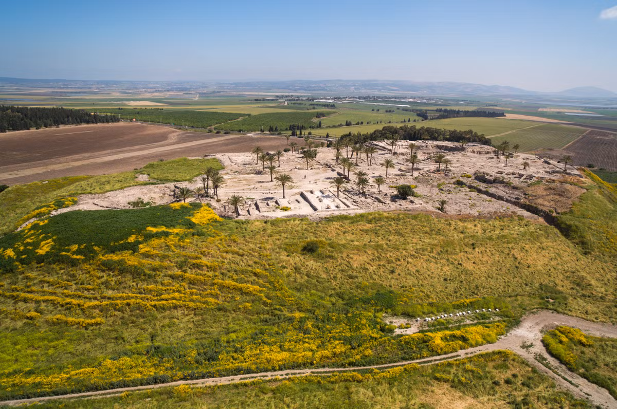 Vùng đất xung quanh Tel Megiddo hùng vĩ ở miền bắc Israel, là nơi lưu giữ hàng nghìn năm lịch sử, một lần nữa lại mang đến một khám phá phi thường đòi hỏi phải viết lại những chương cơ bản của nền văn minh Canaan cổ đại. Ảnh: @Cơ quan Cổ vật Israel.