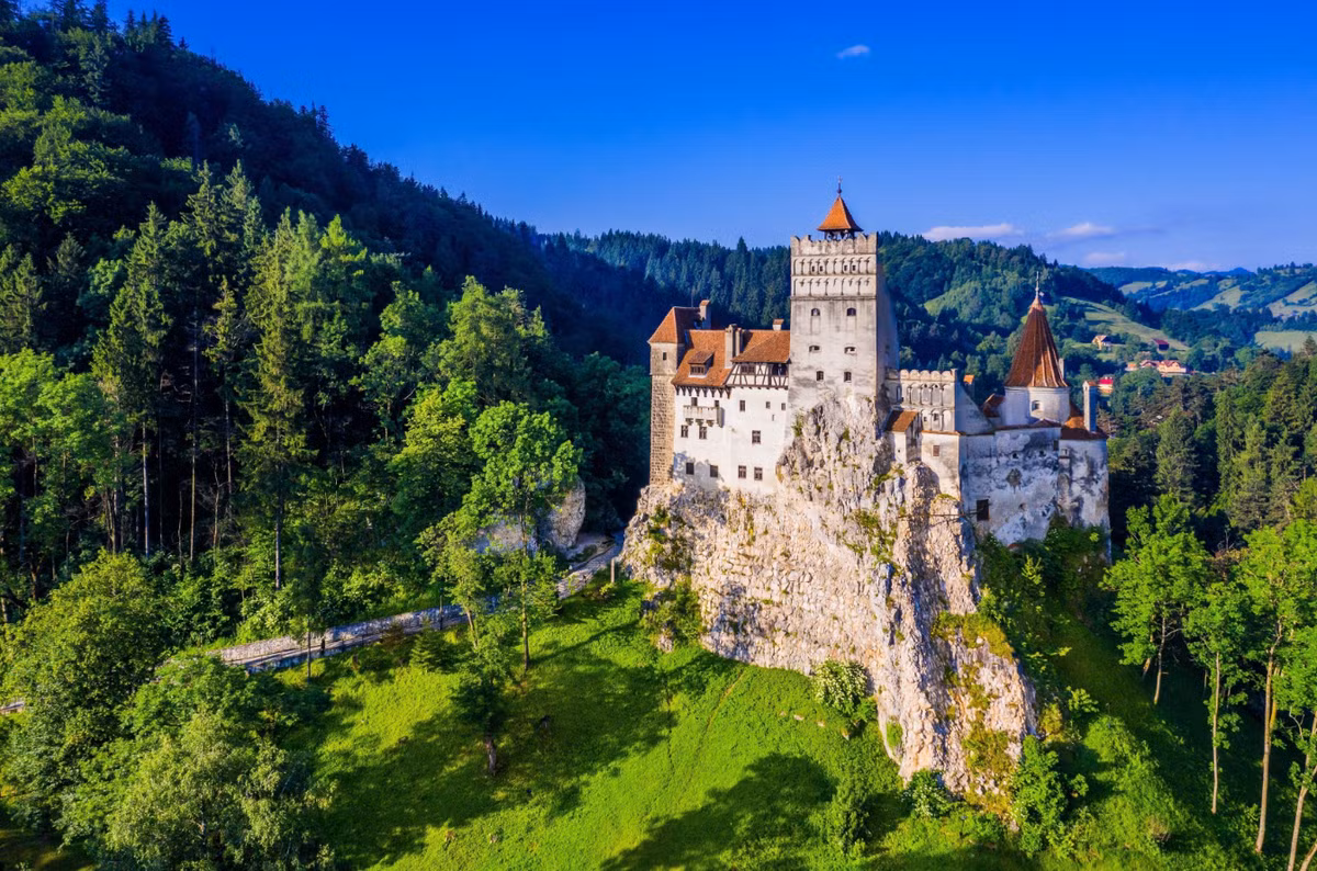 Tại Albeni, một xã thuộc quận Gorj, Romania, một nhà khảo cổ học nghiệp dư tên là Gheorghe Calotoiu đã phát hiện ra một hiện vật lạ thông qua máy dò tìm kim loại. Ảnh: @Gheorghe Calotoiu.