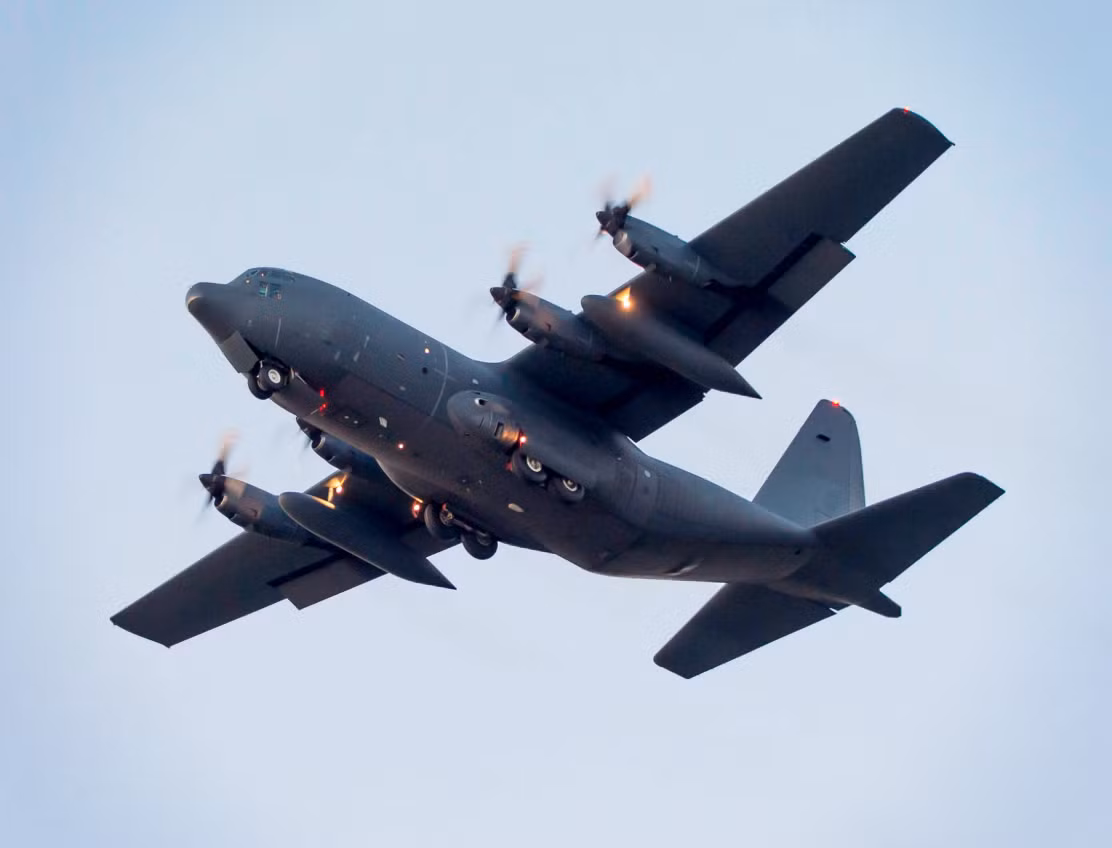 Hạng mục chính mà C-130 sẽ bất lợi hơn B-2, ngoài khả năng sống sót và khả năng mang phải mang hai bom GBU-57 Massive Ordnance Penetrators (MOP) cùng một lúc, nó còn liên quan tốc độ và độ cao của máy bay. C-130 bay thấp hơn và chậm hơn đáng kể so với B-2, điều này sẽ ảnh hưởng đến lực tác động tổng thể của vũ khí được thả xuống. Ảnh: @ WinAir.