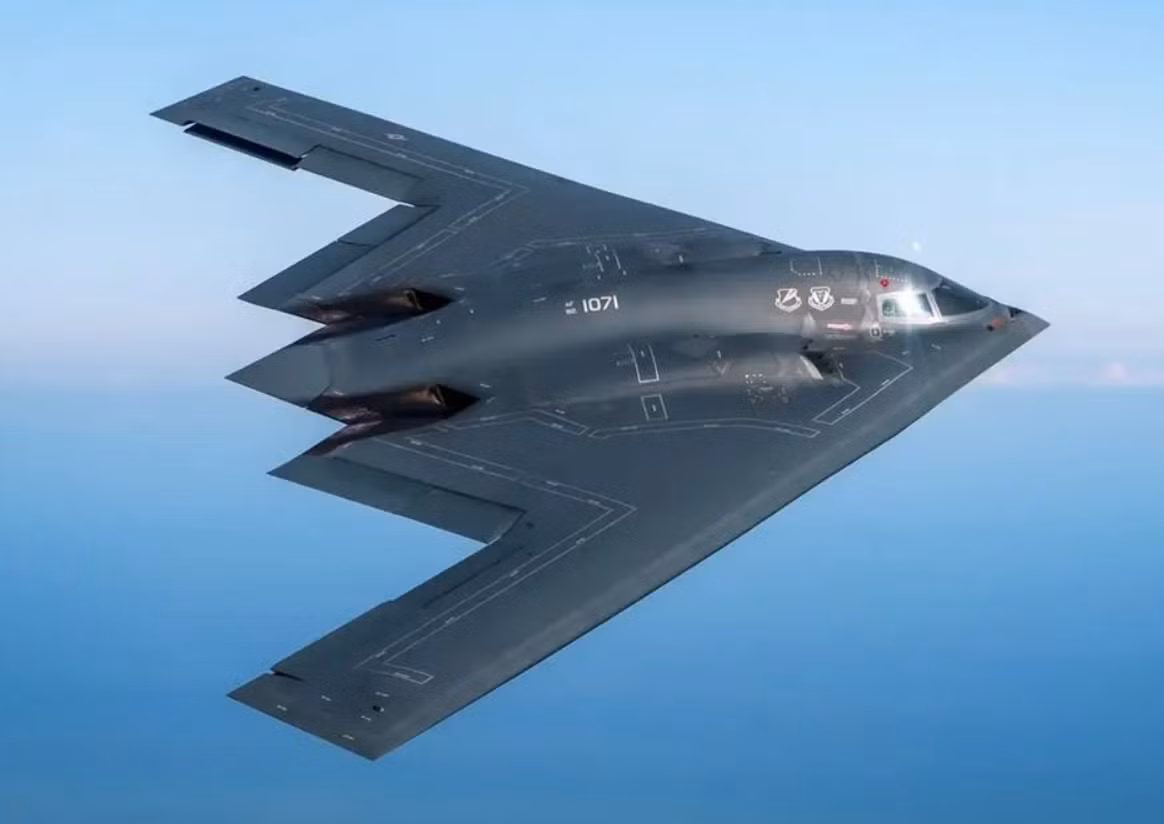 Ứng cử viên hàng đầu trong khả năng này chính là chiếc máy bay B-2 Spirits của Mỹ mang theo bom GBU-57 Massive Ordnance Penetrators (MOP), nhưng còn đội bay khiêm tốn của Israel gồm khoảng 15 máy bay vận tải Hercules KC-130H, C-130H và C-130J thì sao, chúng có thể đảm nhiệm khả năng tương tự này hay không? Ảnh: @Wikipedia.
