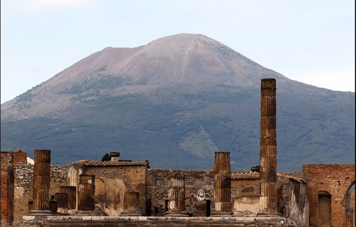 Sâu bên trong núi Vesuvius, ngọn núi hùng vĩ thống trị vịnh Naples ở miền nam nước Ý, một thảm họa đang sắp xảy ra, nhưng những người sống trên sườn núi lại không hề hay biết. Đối với họ, ngày hôm đó chỉ là một buổi sáng bình thường khác vào năm 79 Sau Công Nguyên. Ảnh: @Đại học Warwick.