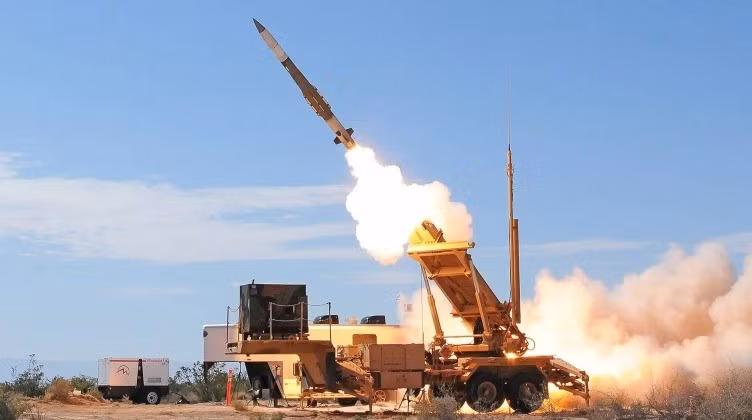 Hệ thống phòng không MIM-104 Patriot được triển khai nhanh tại Ukraine làm dấy lên nghi vấn về sự tham gia của chuyên gia phương Tây trong vận hành.