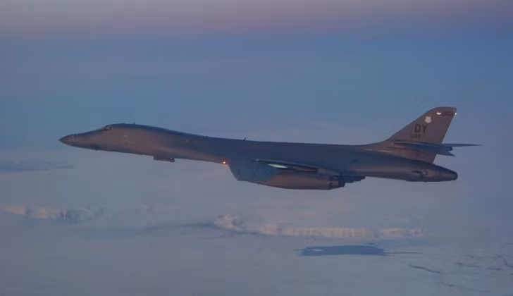 Máy bay ném bom chiến lược B-1B của U.S. Air Force bay qua Vòng Bắc Cực trong đợt triển khai tới Na Uy