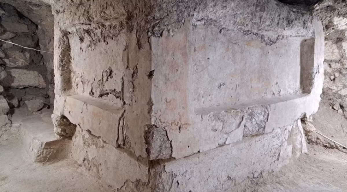 Đó là một bàn thờ cổ xưa bị chôn vùi. Bàn thờ này có niên đại từ cuối những năm 300 Sau Công Nguyên. Ảnh: @Đại học Brown.