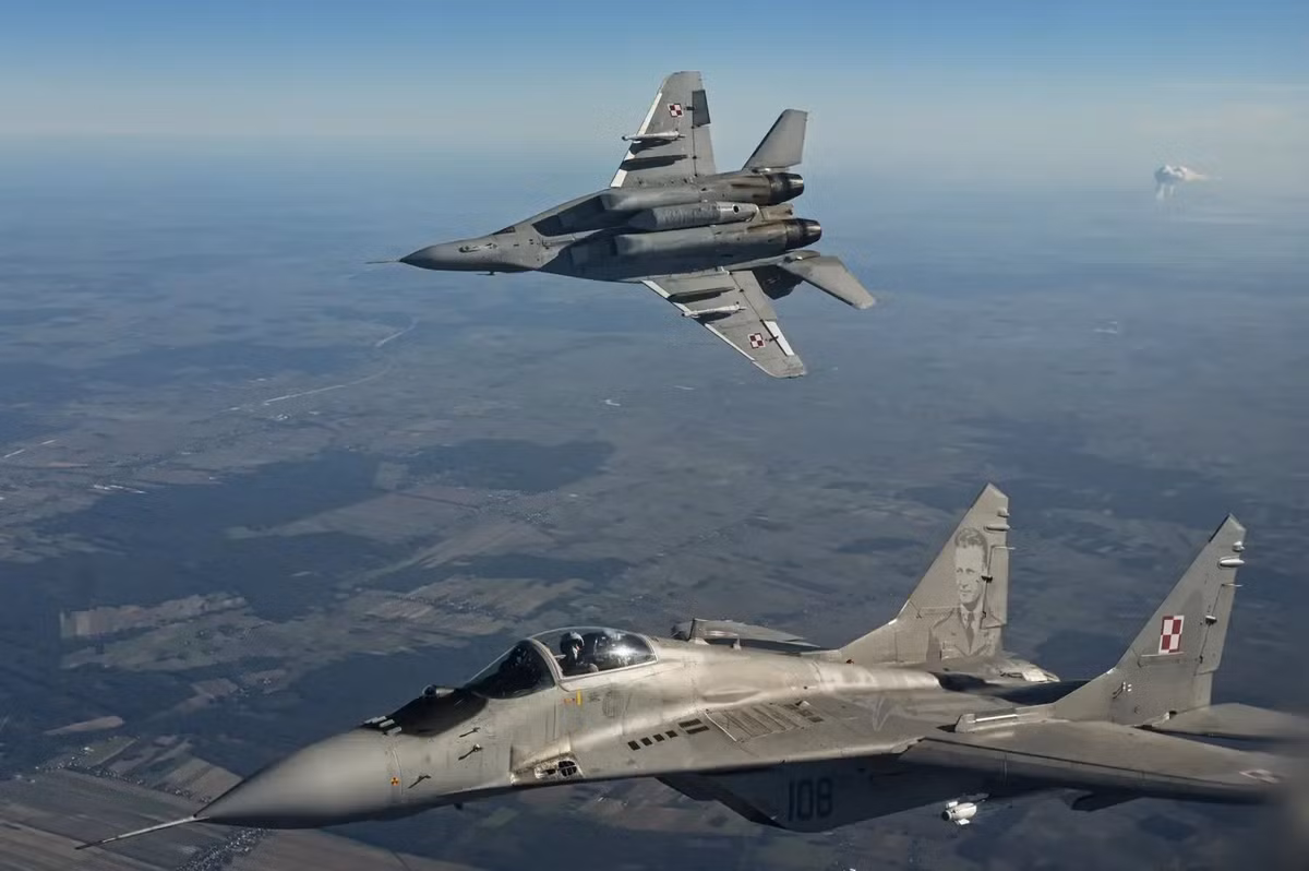 Không phận gần các thành phố Lublin và Rzeszów tạm thời bị hạn chế, trong khi các máy bay F-35 tuần tra liên tục để ngăn chặn UAV và tên lửa Nga xâm nhập. NATO nhấn mạnh đây là biện pháp nhằm bảo vệ sườn phía đông liên minh và duy trì ổn định khu vực.