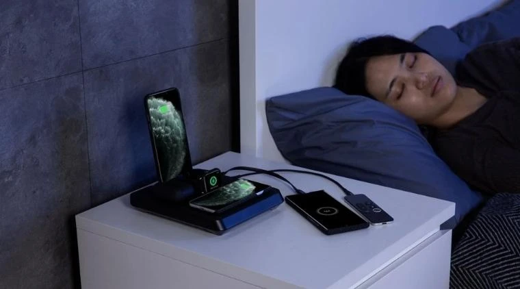 [GALLERY] Sạc điện thoại qua đêm có thật sự làm chai pin? Chuyên gia nói rõ