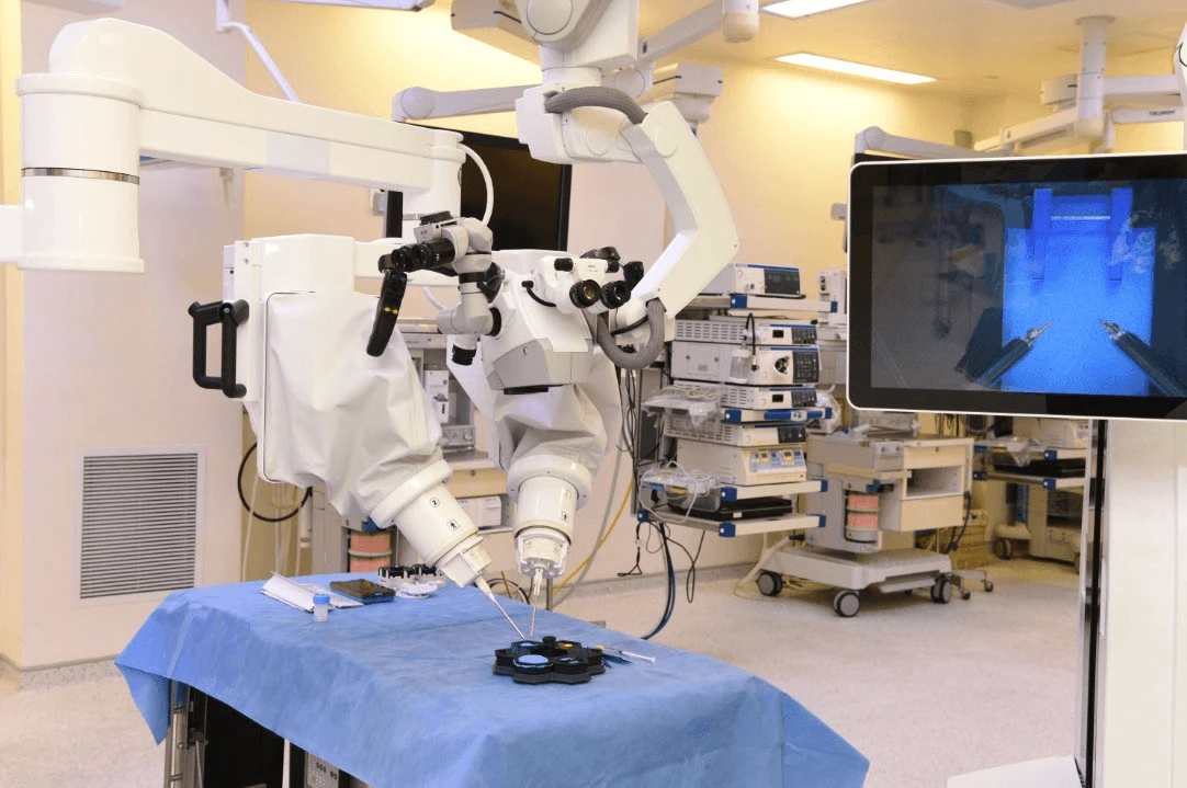 [GALLERY] Robot Trung Quốc lập kỳ tích y học, mở ra tương lai phẫu thuật