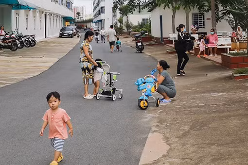 [VIDEO] Cơn khát người trông trẻ tại Hà Nội: Lương chục triệu vẫn khó tuyển